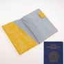 Porta-dinheiro-e-documento-e-passaporte-para-viagem
